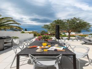 Modern Apartment in Slatine with Terrace