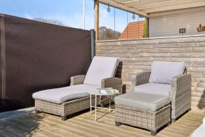 Holiday Joy By The Beach And Haderslevs Gems