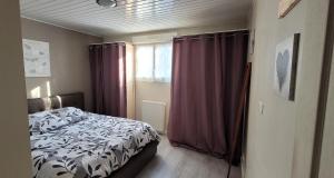 Maisons de vacances Spacieuse maison en pierre : photos des chambres