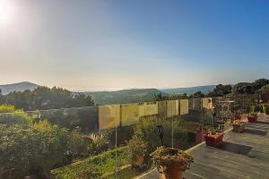 Maisons de vacances Spacious house with pool in Castellet : photos des chambres