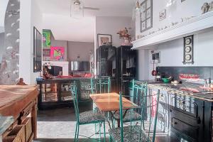 Maisons de vacances Spacious house with pool in Castellet : photos des chambres