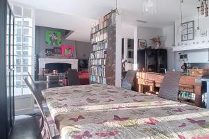 Maisons de vacances Spacious house with pool in Castellet : photos des chambres