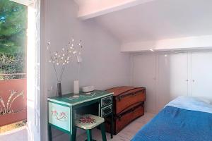 Maisons de vacances Spacious house with pool in Castellet : photos des chambres