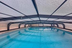 Maisons de vacances Spacious house with pool in Castellet : photos des chambres