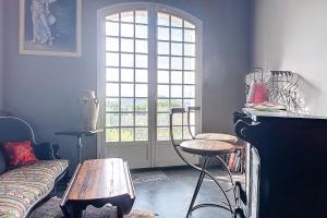 Maisons de vacances Spacious house with pool in Castellet : photos des chambres