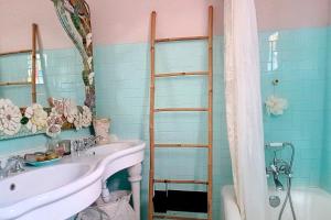 Maisons de vacances Spacious house with pool in Castellet : photos des chambres