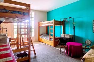 Maisons de vacances Spacious house with pool in Castellet : photos des chambres