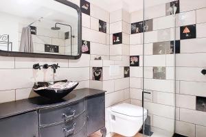 Maisons de vacances Spacious house with pool in Castellet : photos des chambres