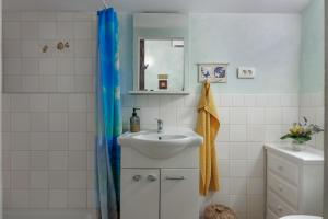 Tiny House With Private Pool Kostrena - Happy Rentals