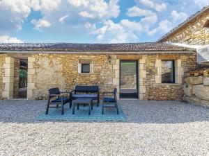 Maisons de vacances Tranquil Holiday Home in Soturac with pool : photos des chambres