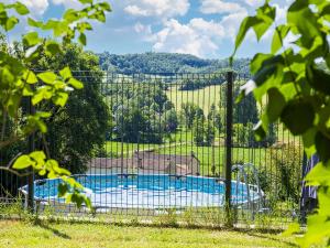 Maisons de vacances Tranquil Holiday Home in Soturac with pool : photos des chambres