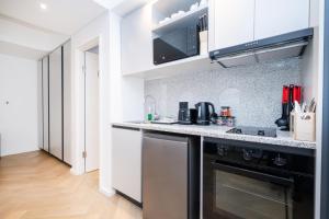 Zeeland Pier 1002 -Top Floor City Apartment with Onsite Parking