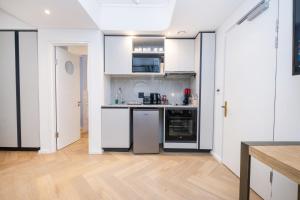 Zeeland Pier 1002 -Top Floor City Apartment with Onsite Parking