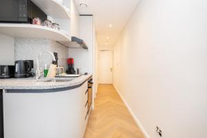 Zeeland Pier 1008 - Top Floor City Apartment with Onsite Parking, Gym and Pool