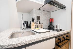 Zeeland Pier 1008 - Top Floor City Apartment with Onsite Parking, Gym and Pool