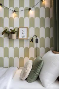 Riverside Hotel by goodnite cz