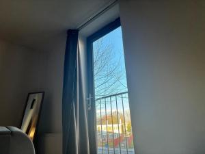 Central TV Bed Flat w Balcony for Contractors and Leisure