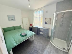 BIG double room Attached Shower near to city center