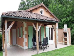 Maisons de vacances Spacious villa with garden and pool : photos des chambres