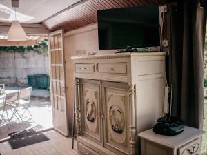 Maisons de vacances Cozy chalet in Ponchel with pond : photos des chambres