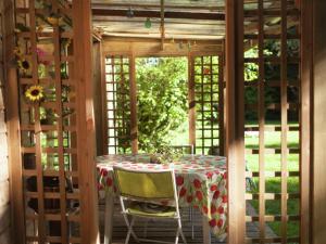 Maisons de vacances Cozy chalet in Ponchel with pond : photos des chambres