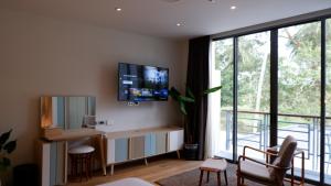 The Lush Apartments & Suites