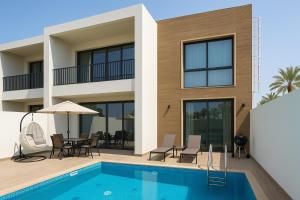 Luxury Villas with Beach Access by VB Homes - 4hvězdičkové hotely ve městě Rás al-Chajma