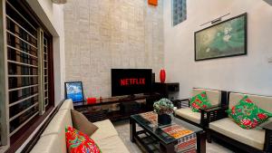 Flower Homestay-Grand opening-VIP Homestay Local-Indochic-4Bedrooms