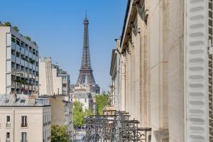 St Charles 115 - Magnifique appartement avec vue Tour Eiffel - 4-Sterne-Hotels in Paris