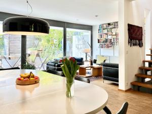 Snug Stays 7 - Design House in Starnberg, Terrace, Lake, Munich south