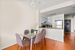 Superior 1Bedroom&DEN Condo with Balcony