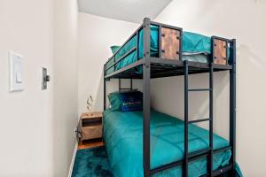 Superior 1Bedroom&DEN Condo with Balcony