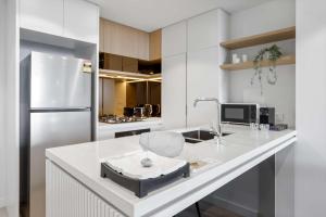 Iconic Views Queens Wharf 2BR by Casino and South Bank