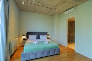 2BR luxury apartment with 2 Balconies in historic Tbilisi