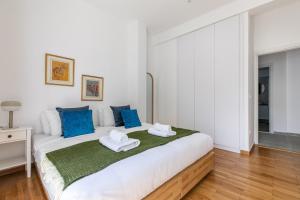Artsi - Vibrant 3-BR Apartment & Balcony in Athens
