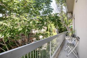 Artsi - Vibrant 3-BR Apartment & Balcony in Athens