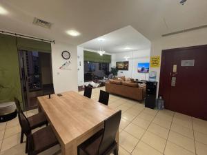 Happyland JBR Dubai Hostel - 4hvězdičkové hotely ve městě Dubaj