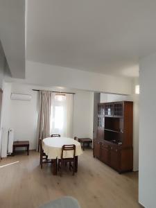 Center Athensnew and fully equipped 2 bedrooms 82 sqm big sea view apt close to Acropoli with Lift