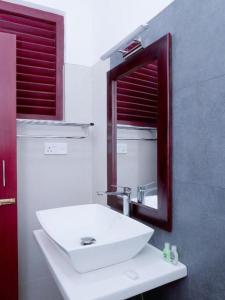 U p WELIGAMA Room 3