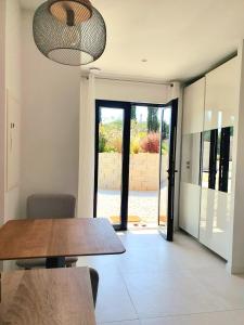 Bas de Villa dexception - Parking securisé