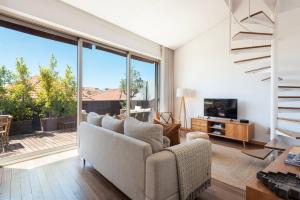 Sunny Loft in Downtown Porto with Private Parking