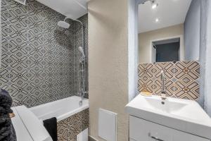 Powiśle Apt - Balcony, Workspace - by Rentujemy