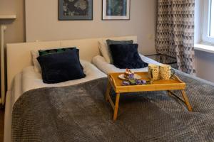 Powiśle Apt - Balcony, Workspace - by Rentujemy