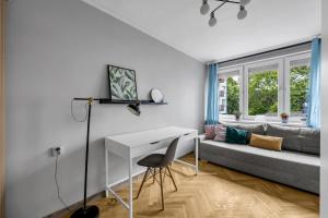 Powiśle Apt - Balcony, Workspace - by Rentujemy