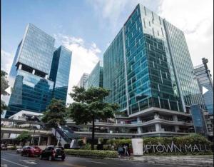 Uptown Mall Linked 1BR 2 Beds Best Value BGC