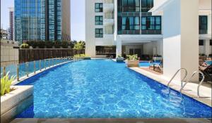 Uptown Mall Linked 1BR 2 Beds Best Value BGC