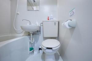 301 Nishi-Shinjuku-Gochome Station 5 minutes on foot