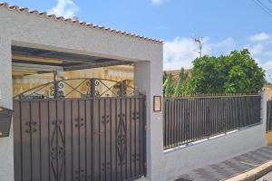 La Marina Oasis 2-Beds Sleeps 4 10 min to Beach