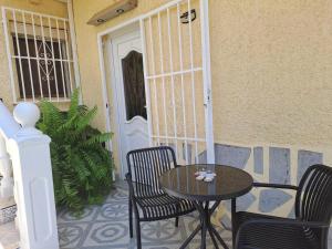 La Marina Oasis 2-Beds Sleeps 4 10 min to Beach