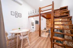 Central Loft 2BR Sleeps 6